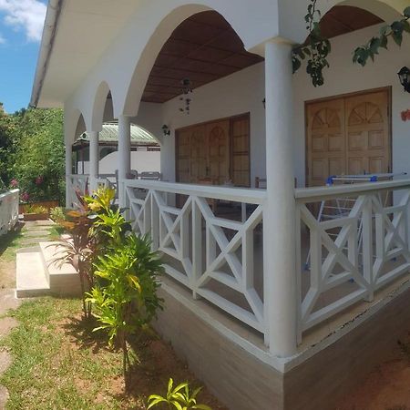 Maison De Vacanze Baie Sainte Anne Kültér fotó