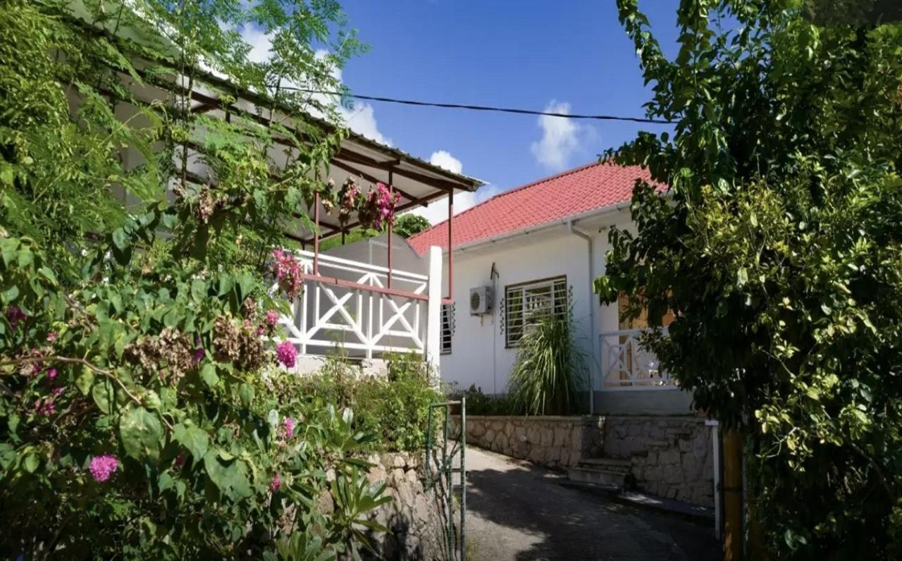 Maison De Vacanze Baie Sainte Anne Kültér fotó